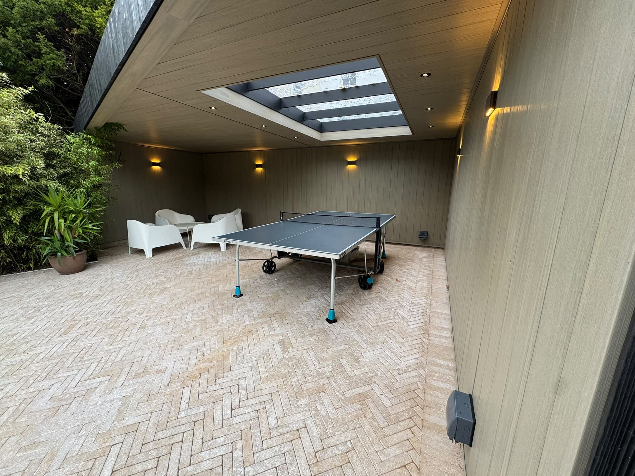 Evans All Electrical covered outdoor area recessed and wall lights